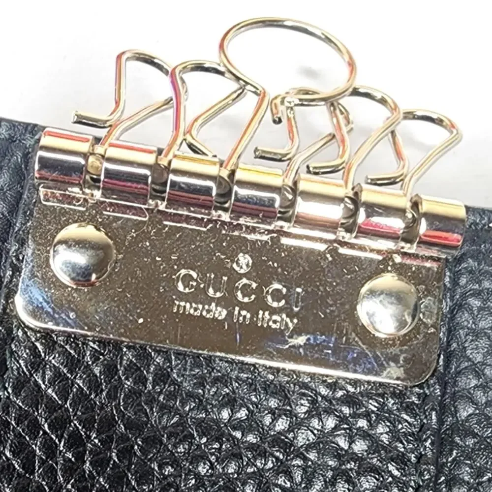 Gucci Black Pebbled Leather Silver Six Key Holder EUC